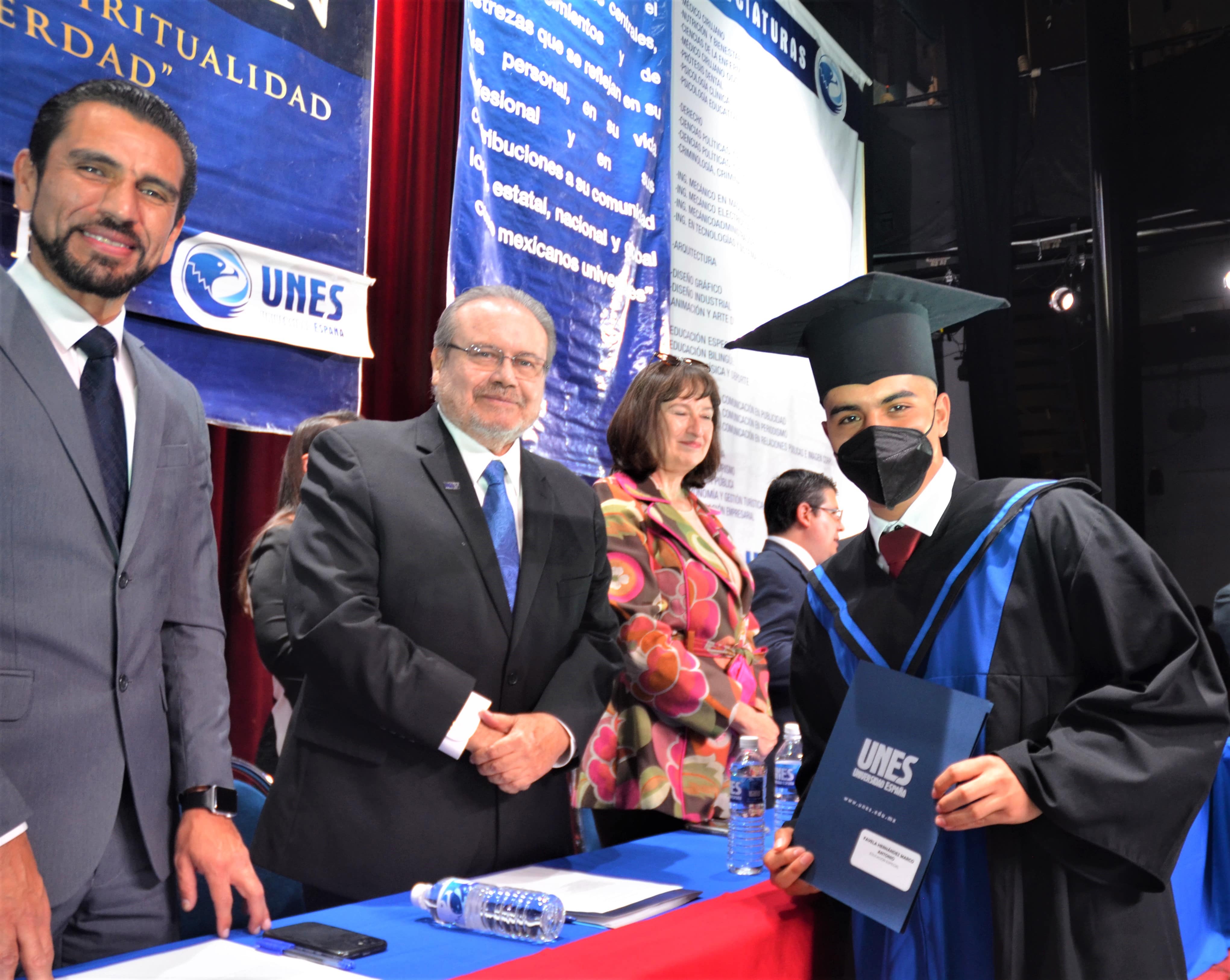Ceremonia de Graduación UNES 2022